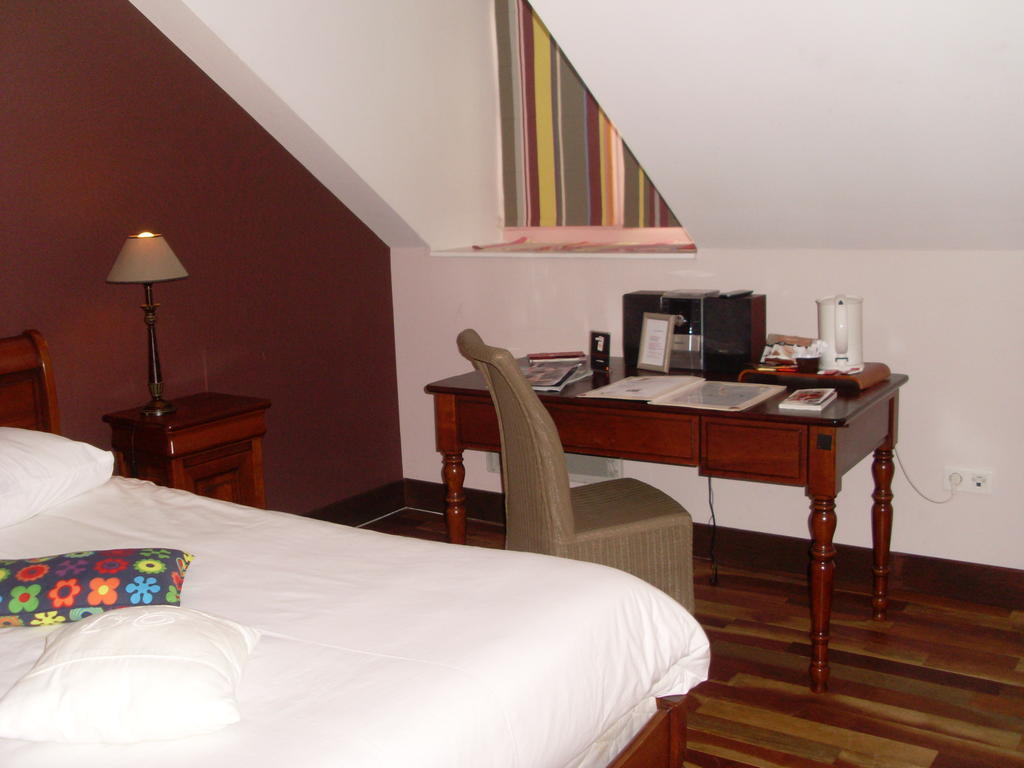 Auberge Du Manet Montigny-le-Bretonneux ภายนอก รูปภาพ
