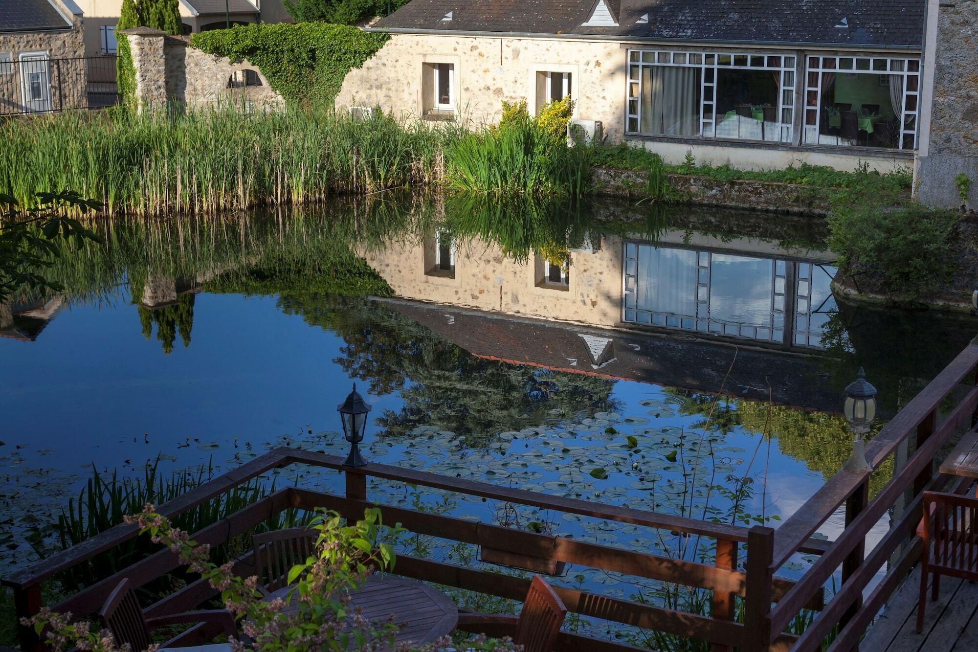 Auberge Du Manet Montigny-le-Bretonneux ภายนอก รูปภาพ